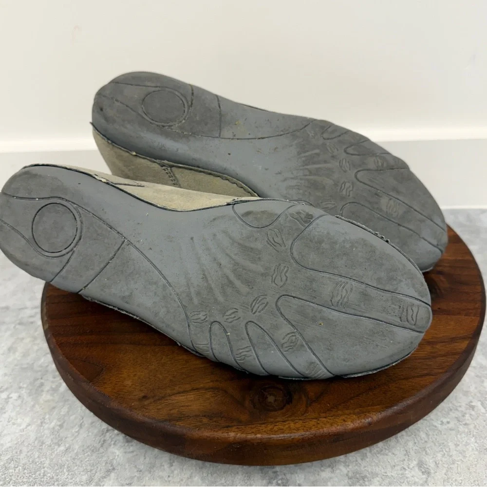 LDECK suede‎ leather high-top casual or hiking shoes in a taupe/grey color. Sz39